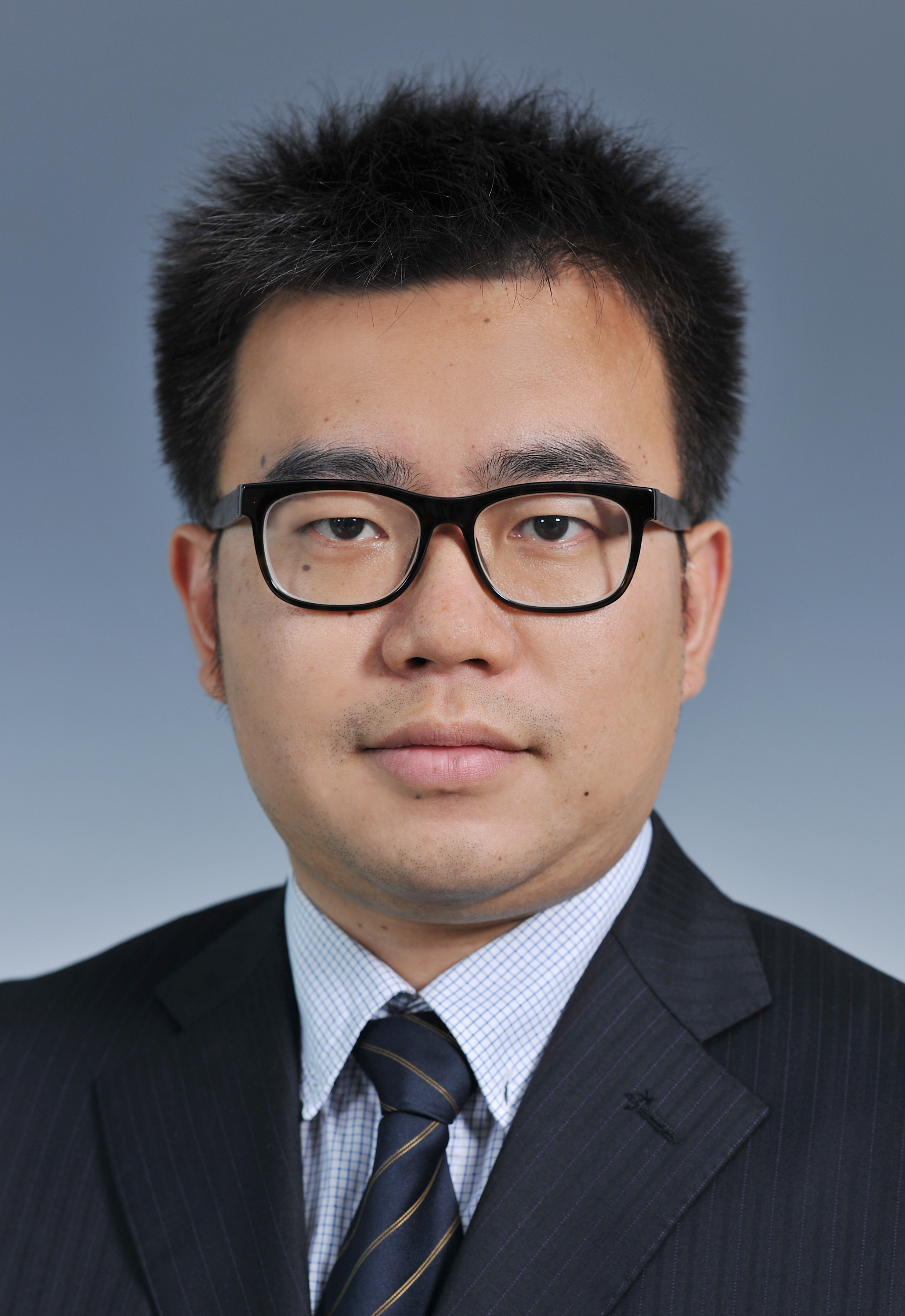 李力